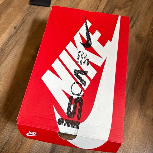 Athletic_Shoes